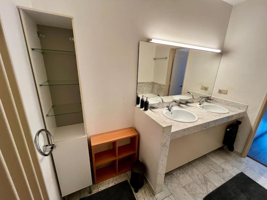 Big Apartment With Parking In Antwerpen Ngoại thất bức ảnh