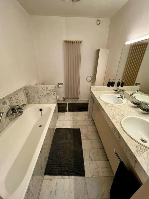 Big Apartment With Parking In Antwerpen Ngoại thất bức ảnh